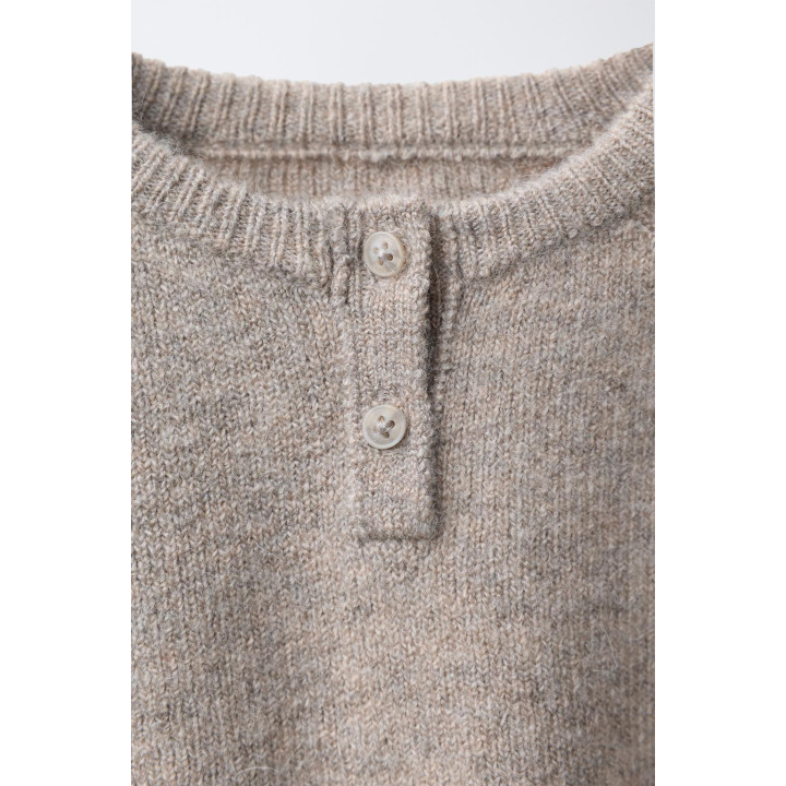 ВЯЗАНЫЙ ДЖЕМПЕР С ВОРОТНИКОМ НА ПУГОВИЦАХ