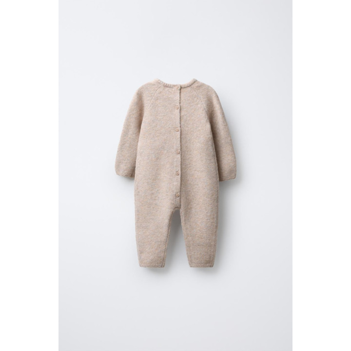 ВЯЗАНЫЙ КОМБИНЕЗОН С ВЫШИТЫМИ ЦВЕТАМИ