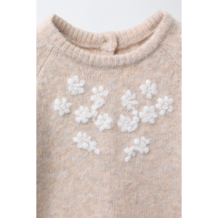 ВЯЗАНЫЙ КОМБИНЕЗОН С ВЫШИТЫМИ ЦВЕТАМИ