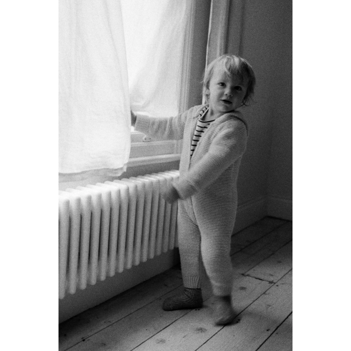 ДЛИННЫЙ КОМБИНЕЗОН КРУПНОЙ ВЯЗКИ С КАПЮШОНОМ