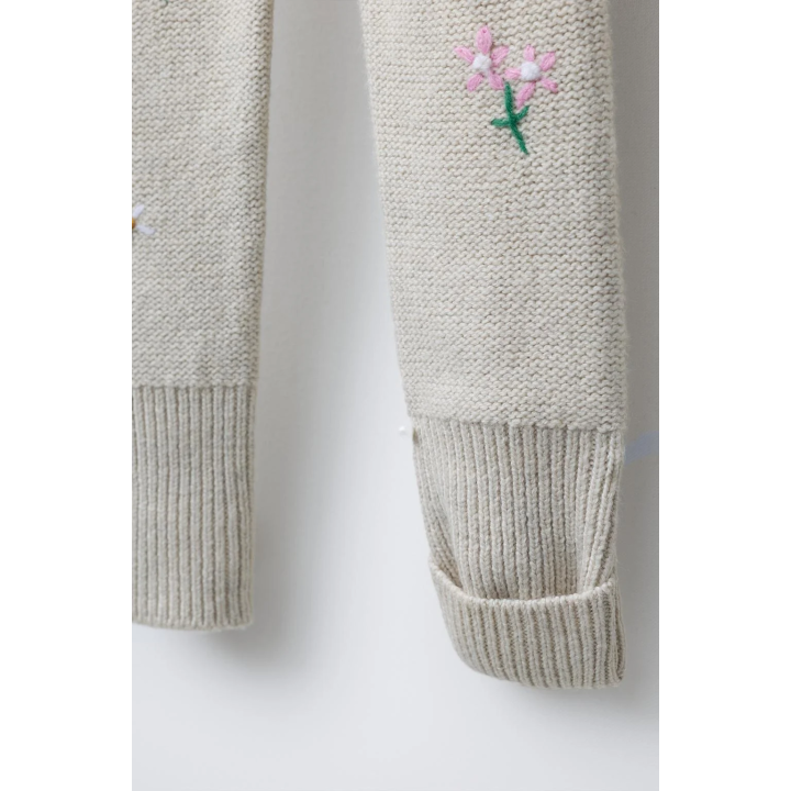 ВЯЗАНЫЙ КОМБИНЕЗОН С ВЫШИВКОЙ ЦВЕТОВ