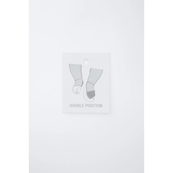 ВЯЗАНЫЙ КОМБИНЕЗОН С ВЫШИВКОЙ ЦВЕТОВ