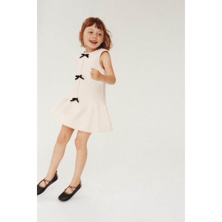 ТРИКОТАЖНОЕ ПЛАТЬЕ С БАНТИКАМИ