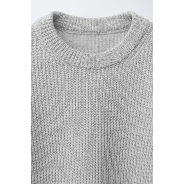 Свитер из плетеной ткани