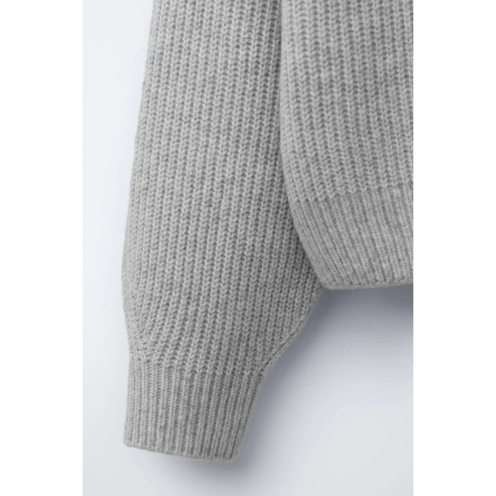 Свитер из плетеной ткани