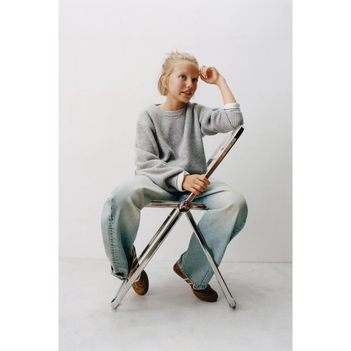 Свитер из плетеной ткани