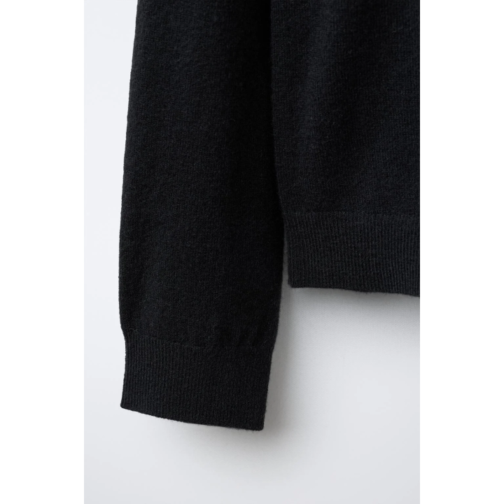 ТОНКИЙ ТРИКОТАЖНЫЙ СВИТЕР