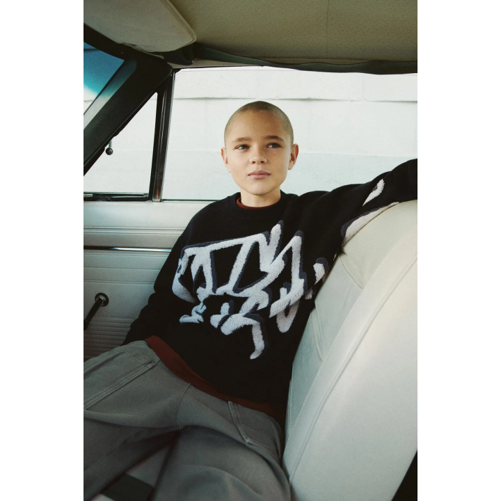 СВИТЕР С ПРИНТОМ «ГРАФФИТИ»