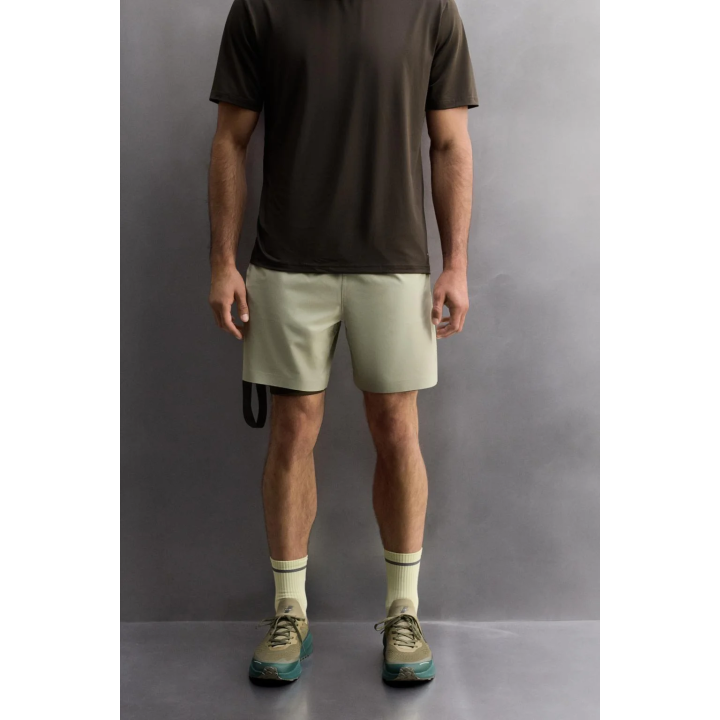 Легкие перфорированные шорты