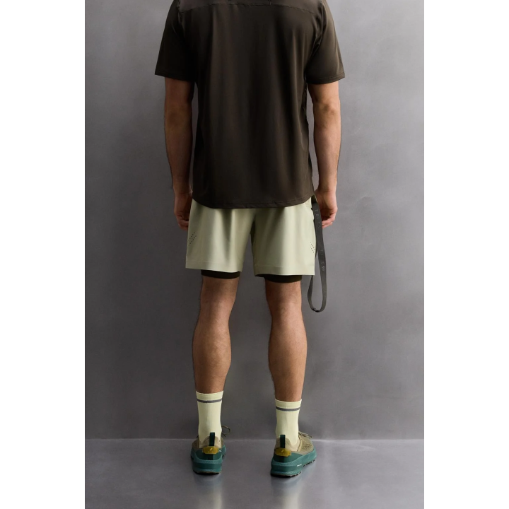 Легкие перфорированные шорты