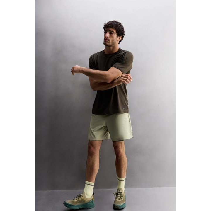 Легкие перфорированные шорты