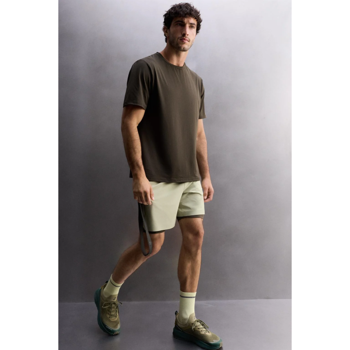 Легкие перфорированные шорты