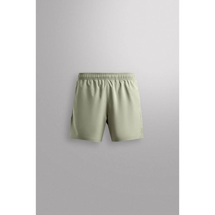 Легкие перфорированные шорты