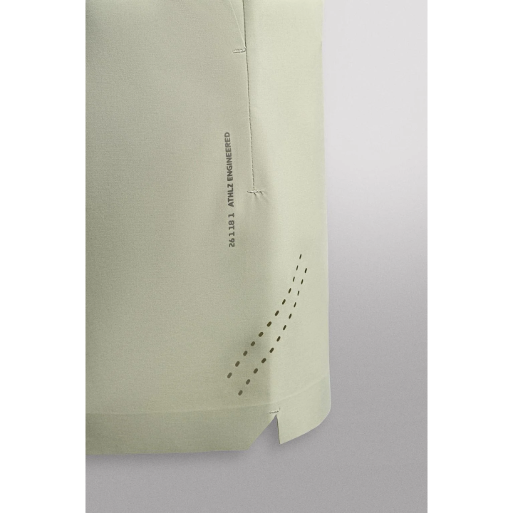 Легкие перфорированные шорты