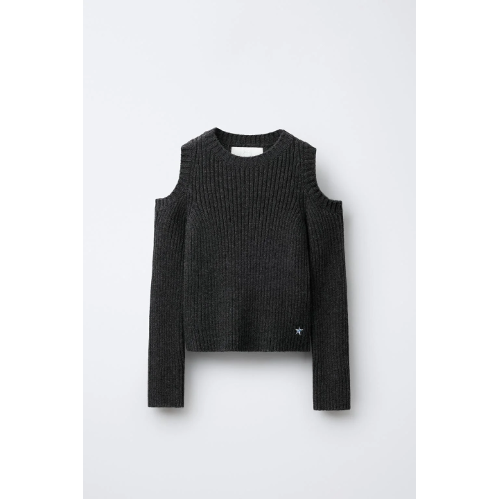 Свитер вязаный с вышитой вырезанной звездой