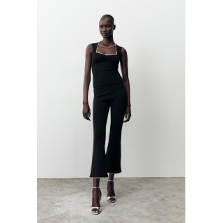 ЭЛАСТИЧНЫЙ ТОП С МЕТАЛЛИЗИРОВАННОЙ НИТЬЮ