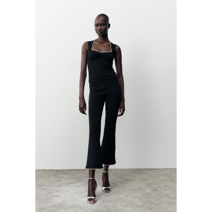 ЭЛАСТИЧНЫЙ ТОП С МЕТАЛЛИЗИРОВАННОЙ НИТЬЮ