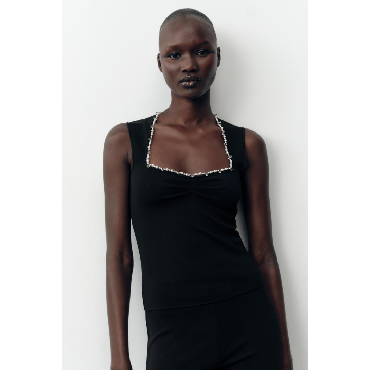 ЭЛАСТИЧНЫЙ ТОП С МЕТАЛЛИЗИРОВАННОЙ НИТЬЮ