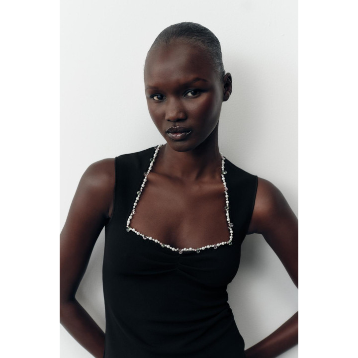 ЭЛАСТИЧНЫЙ ТОП С МЕТАЛЛИЗИРОВАННОЙ НИТЬЮ