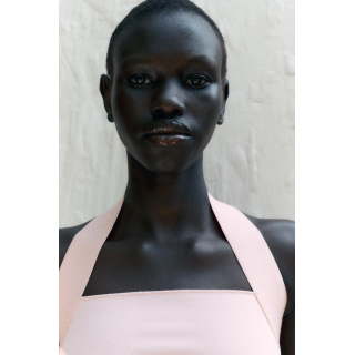 ЭЛАСТИЧНЫЙ ТОП С ГОРЛОВИНОЙ ХАЛТЕР