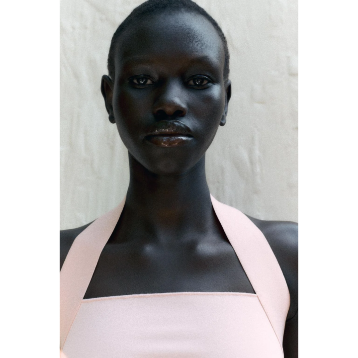 ЭЛАСТИЧНЫЙ ТОП С ГОРЛОВИНОЙ ХАЛТЕР