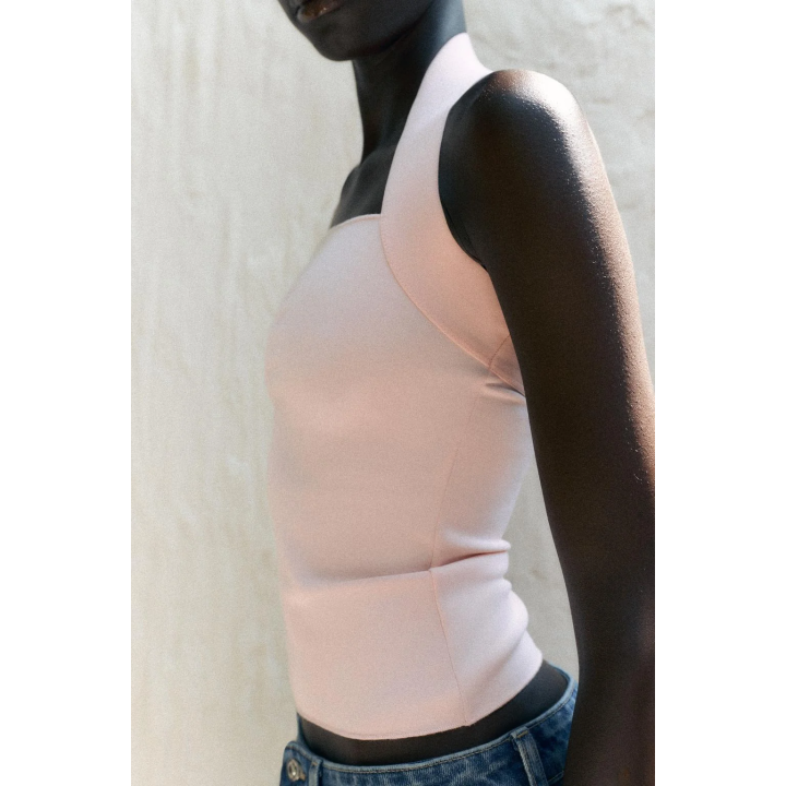 ЭЛАСТИЧНЫЙ ТОП С ГОРЛОВИНОЙ ХАЛТЕР