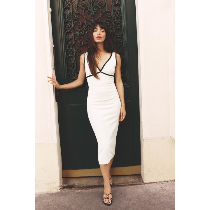 ДЛИННОЕ ПЛАТЬЕ С КОНТРАСТНОЙ ОТДЕЛКОЙ