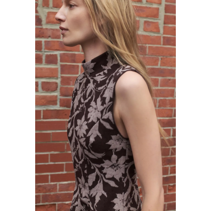 КОРОТКОЕ ПЛАТЬЕ ИЗ ЖАККАРДА