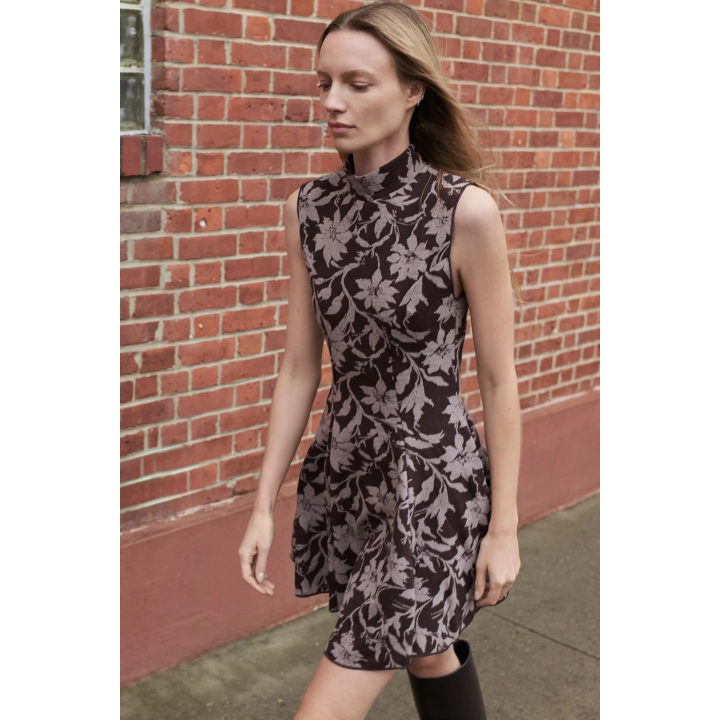 КОРОТКОЕ ПЛАТЬЕ ИЗ ЖАККАРДА