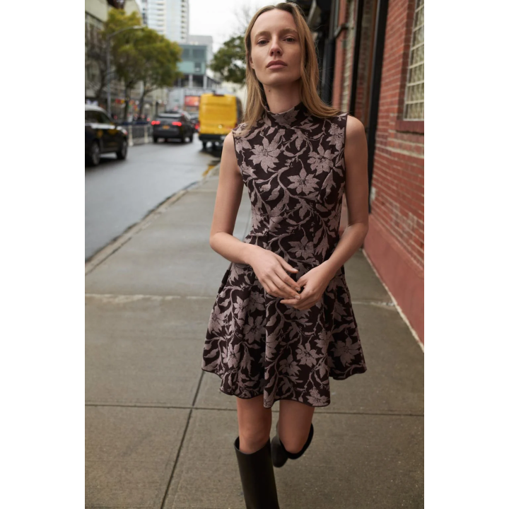 КОРОТКОЕ ПЛАТЬЕ ИЗ ЖАККАРДА