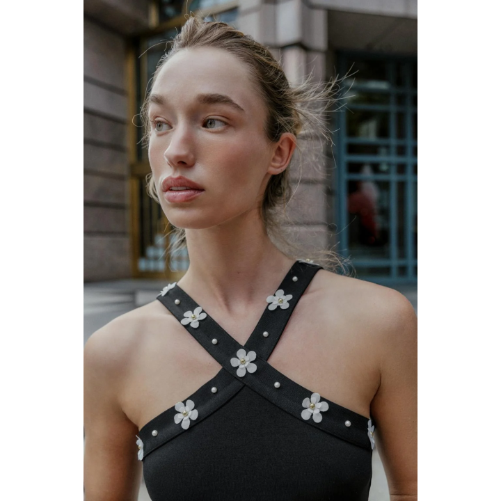 ЭЛАСТИЧНОЕ БОДИ С ГОРЛОВИНОЙ ХАЛТЕР И ЦВЕТАМИ