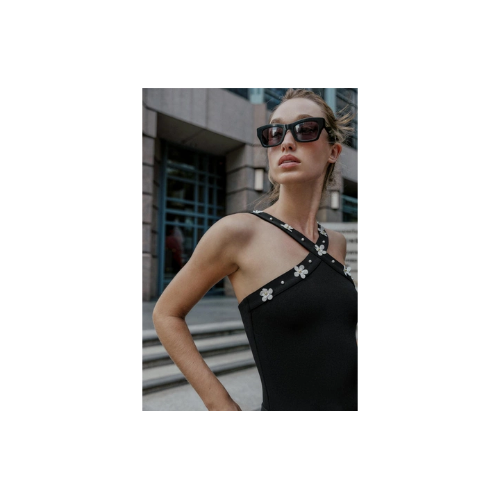 ЭЛАСТИЧНОЕ БОДИ С ГОРЛОВИНОЙ ХАЛТЕР И ЦВЕТАМИ