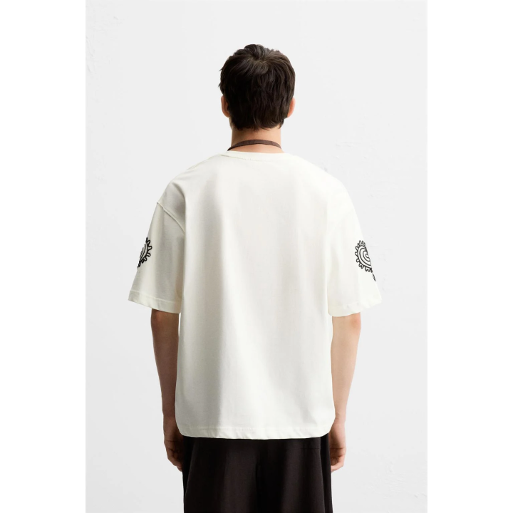 Рубашка с контрастной вышивкой