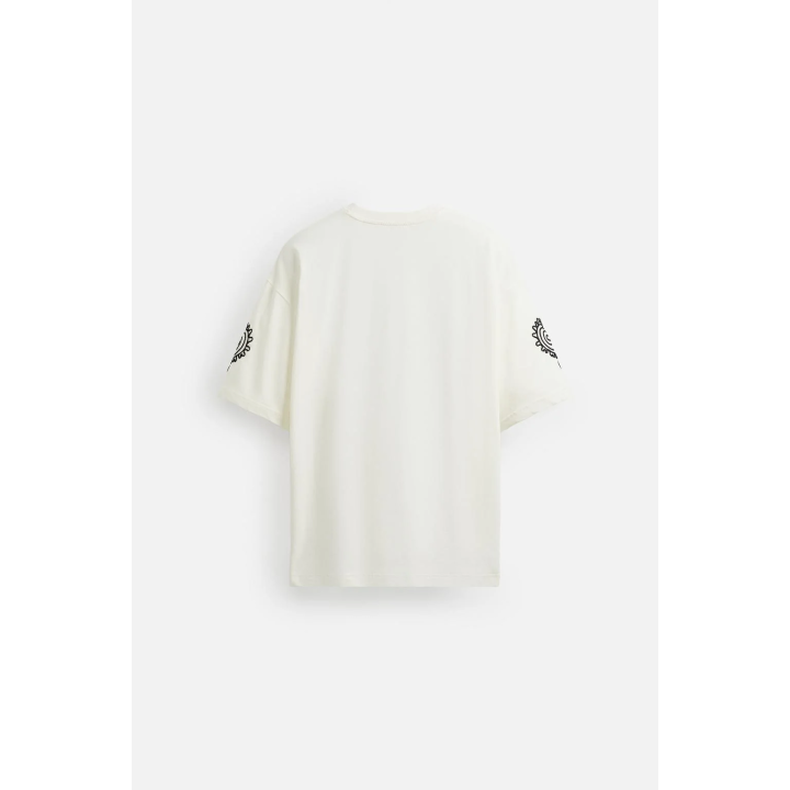 Рубашка с контрастной вышивкой