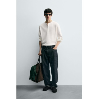 ФУТБОЛКА РЕЛЬЕФНАЯ С КОМБИНИРОВАННЫМ ВОРОТНИКОМ