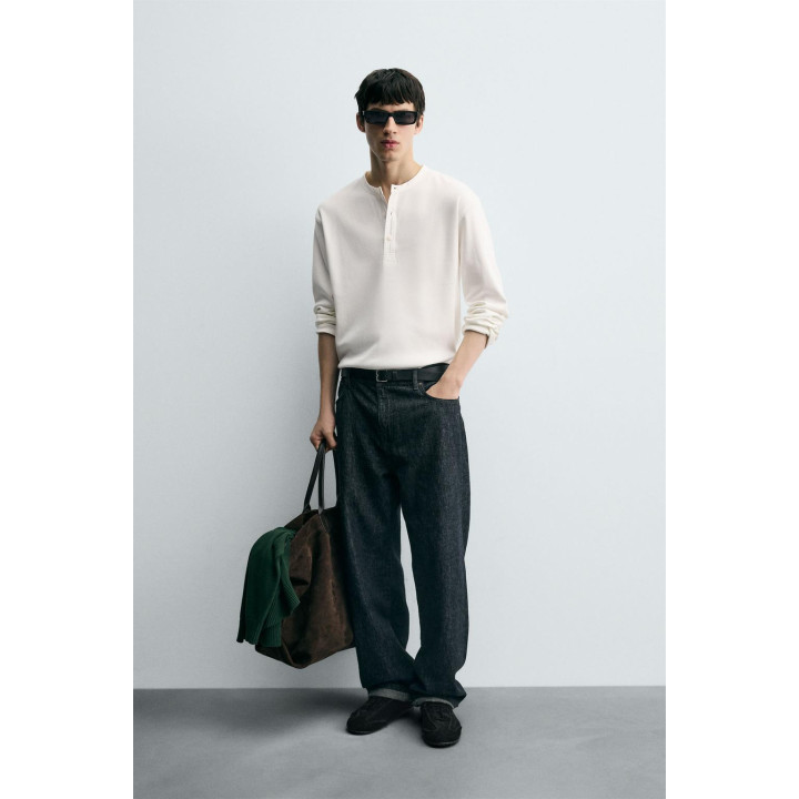 ФУТБОЛКА РЕЛЬЕФНАЯ С КОМБИНИРОВАННЫМ ВОРОТНИКОМ