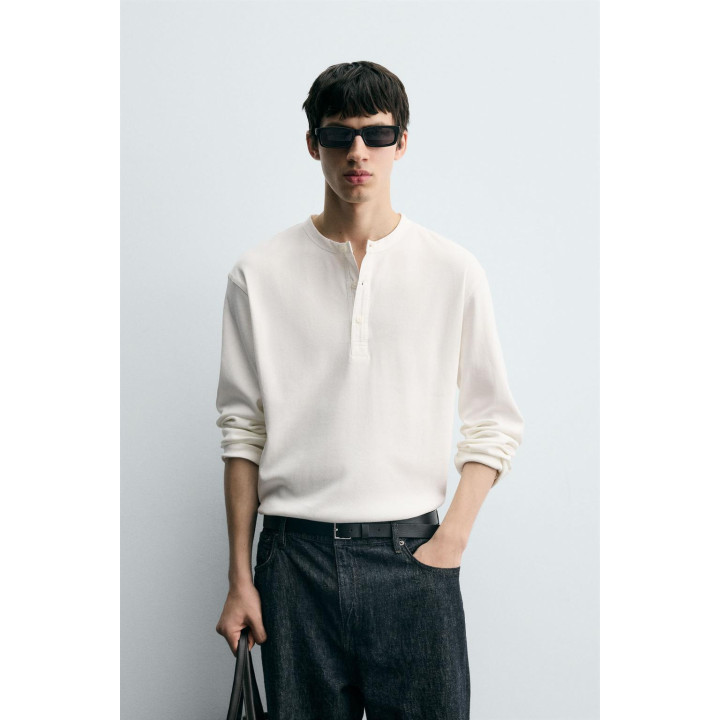 ФУТБОЛКА РЕЛЬЕФНАЯ С КОМБИНИРОВАННЫМ ВОРОТНИКОМ