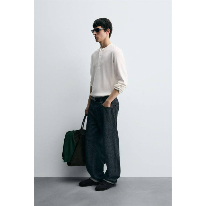 ФУТБОЛКА РЕЛЬЕФНАЯ С КОМБИНИРОВАННЫМ ВОРОТНИКОМ