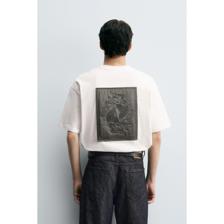 ФУТБОЛКА С ВЫШИТОЙ НАШИВКОЙ