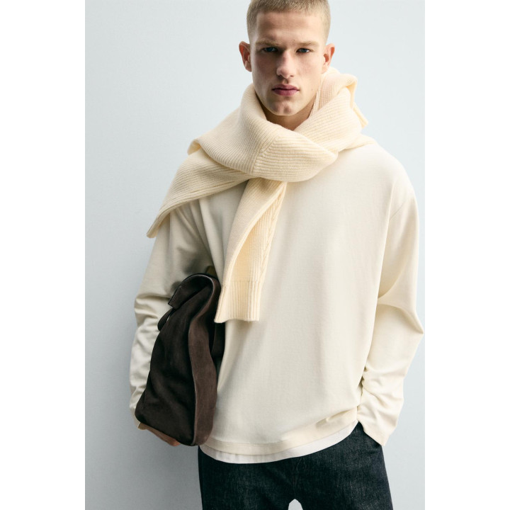 ФУТБОЛКА С ДВОЙНОЙ ОТДЕЛКОЙ И КОНТРАСТНЫМИ ДЕТАЛЯМИ