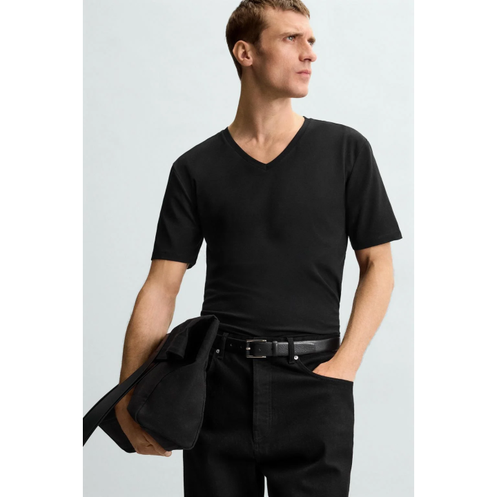 БАЗОВАЯ ФУТБОЛКА С V-ОБРАЗНЫМ ВЫРЕЗОМ