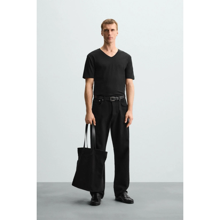 БАЗОВАЯ ФУТБОЛКА С V-ОБРАЗНЫМ ВЫРЕЗОМ