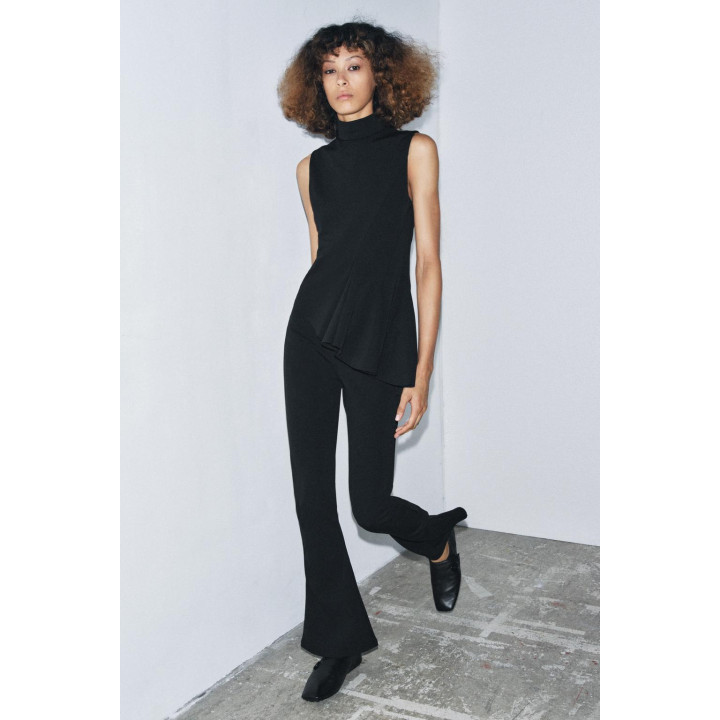 ТОП С БАСКОЙ БЕЗ РУКАВОВ