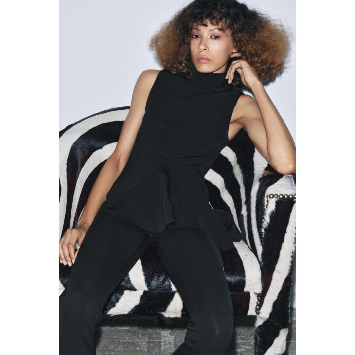 ТОП С БАСКОЙ БЕЗ РУКАВОВ