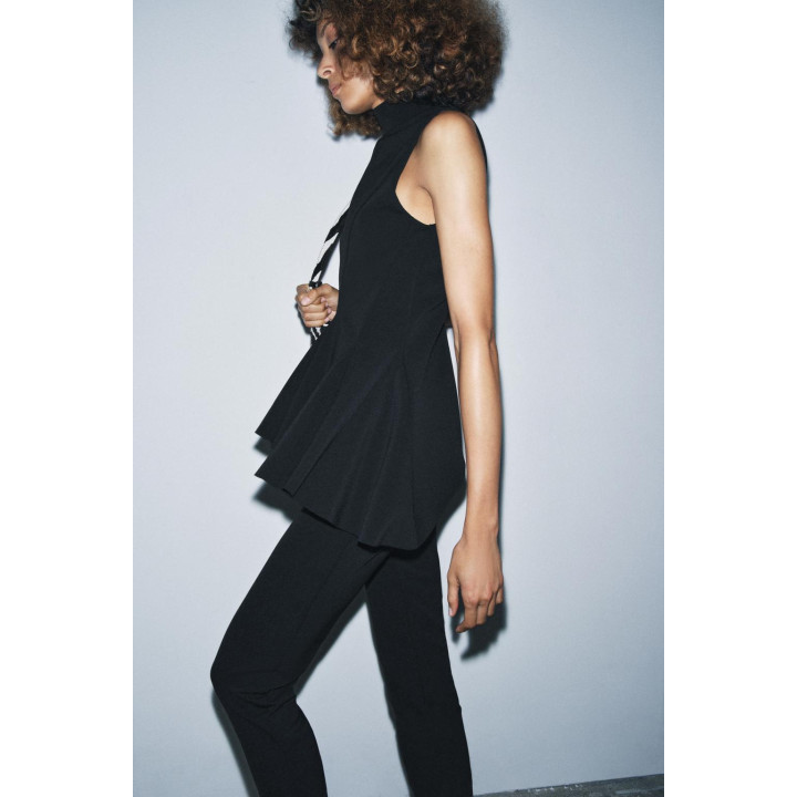 ТОП С БАСКОЙ БЕЗ РУКАВОВ