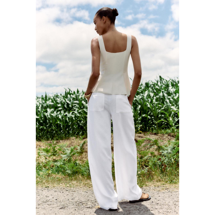 ЭЛАСТИЧНЫЙ ТОП-ЖИЛЕТ С БАСКОЙ