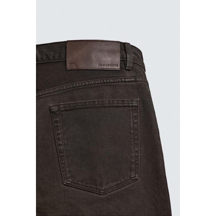 ДЖИНСЫ STRAIGHT FIT С ВОЩЕНЫМ ПОКРЫТИЕМ