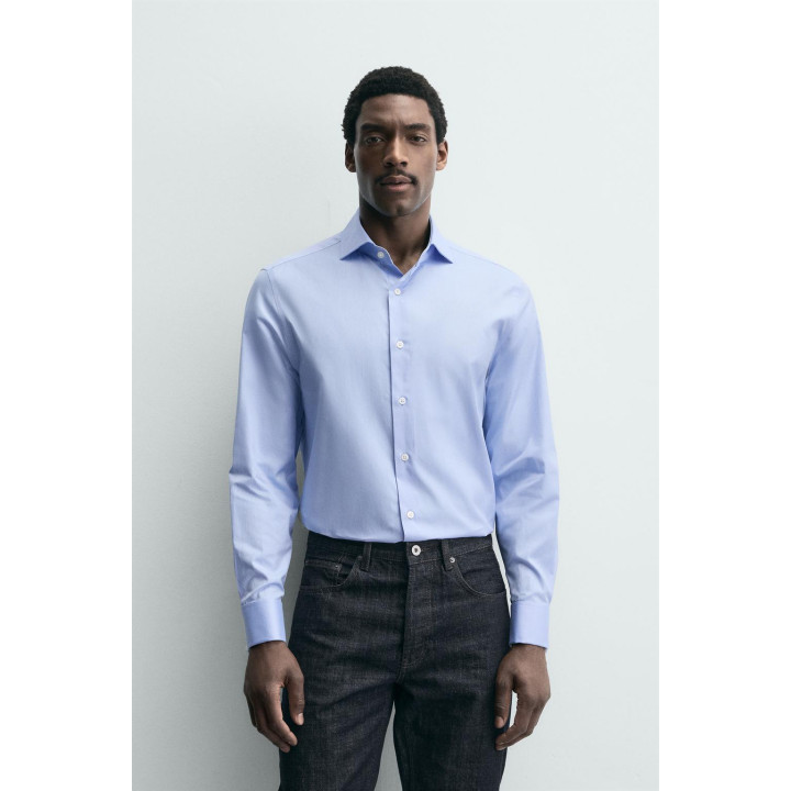 РУБАШКА ИЗ РЕЛЬЕФНОЙ ТКАНИ С МАНЖЕТАМИ ПОД ЗАПОНКИ