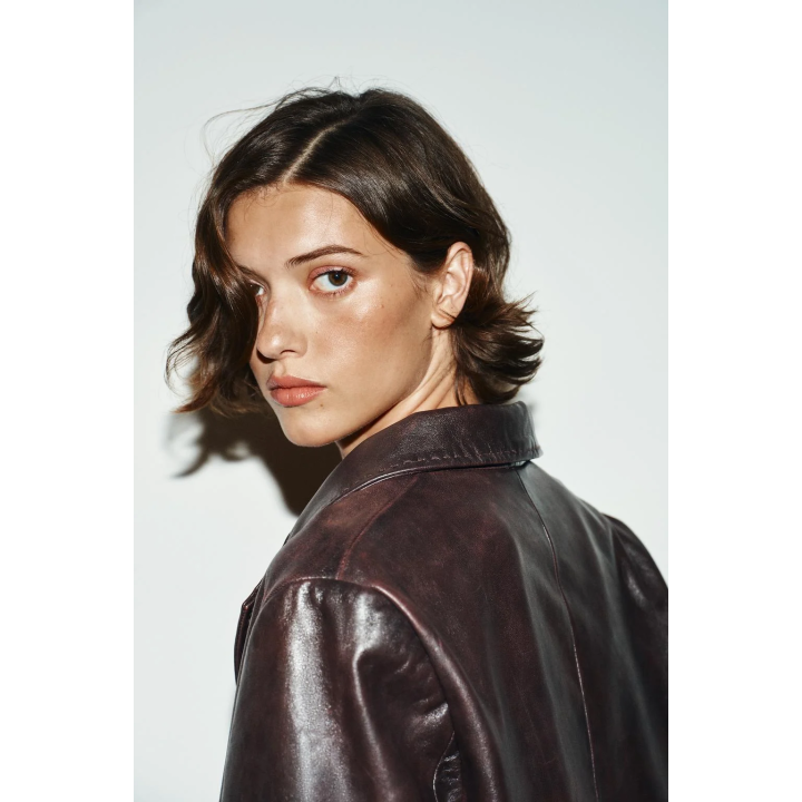 ПАЛЬТО ИЗ 100% КОЖИ СО СТРОЧКОЙ