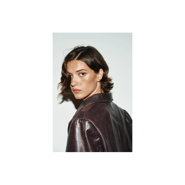 ПАЛЬТО ИЗ 100% КОЖИ СО СТРОЧКОЙ